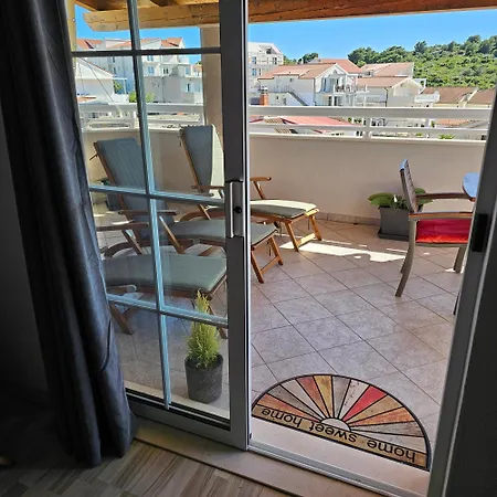 Kokolo Sea View Hvar アパート